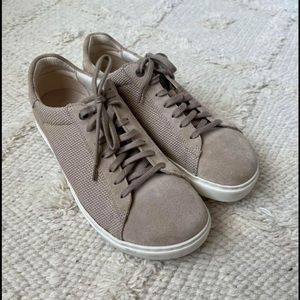 Birkenstock shoes in perfect condition like new color beige